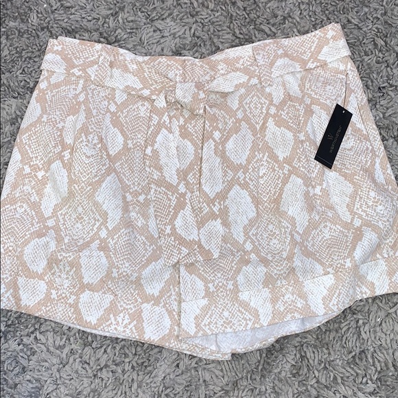 Snake print belted shorts - Picture 1 of 6